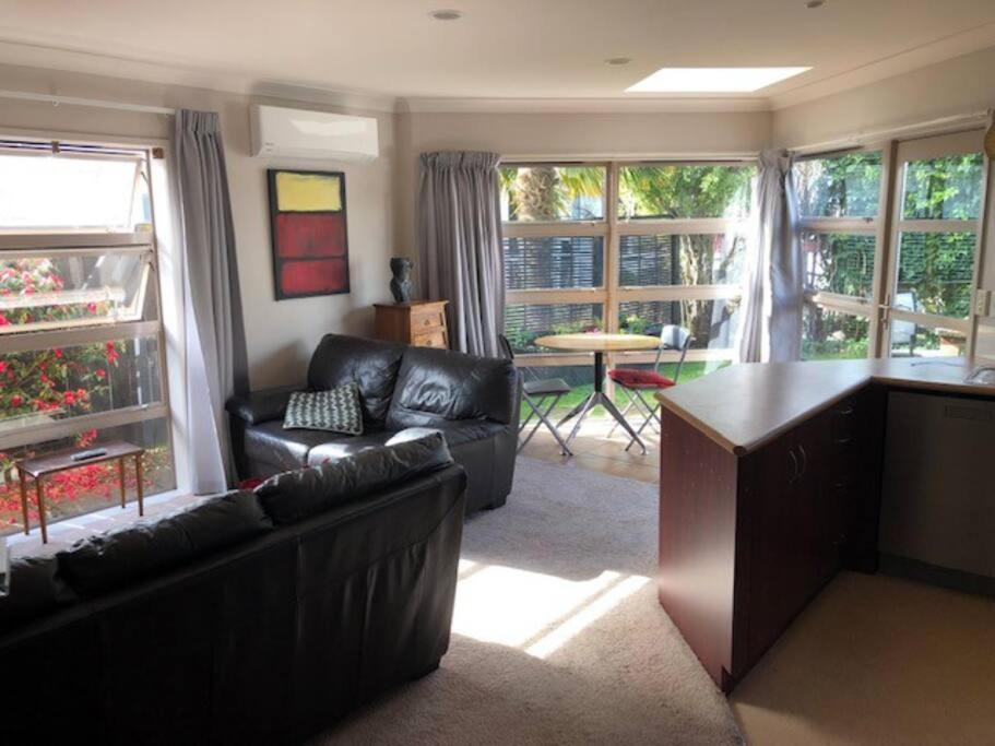 Sunny, Quiet, 2-Bedroom Unit In Fabulous Location! Cambridge Buitenkant foto