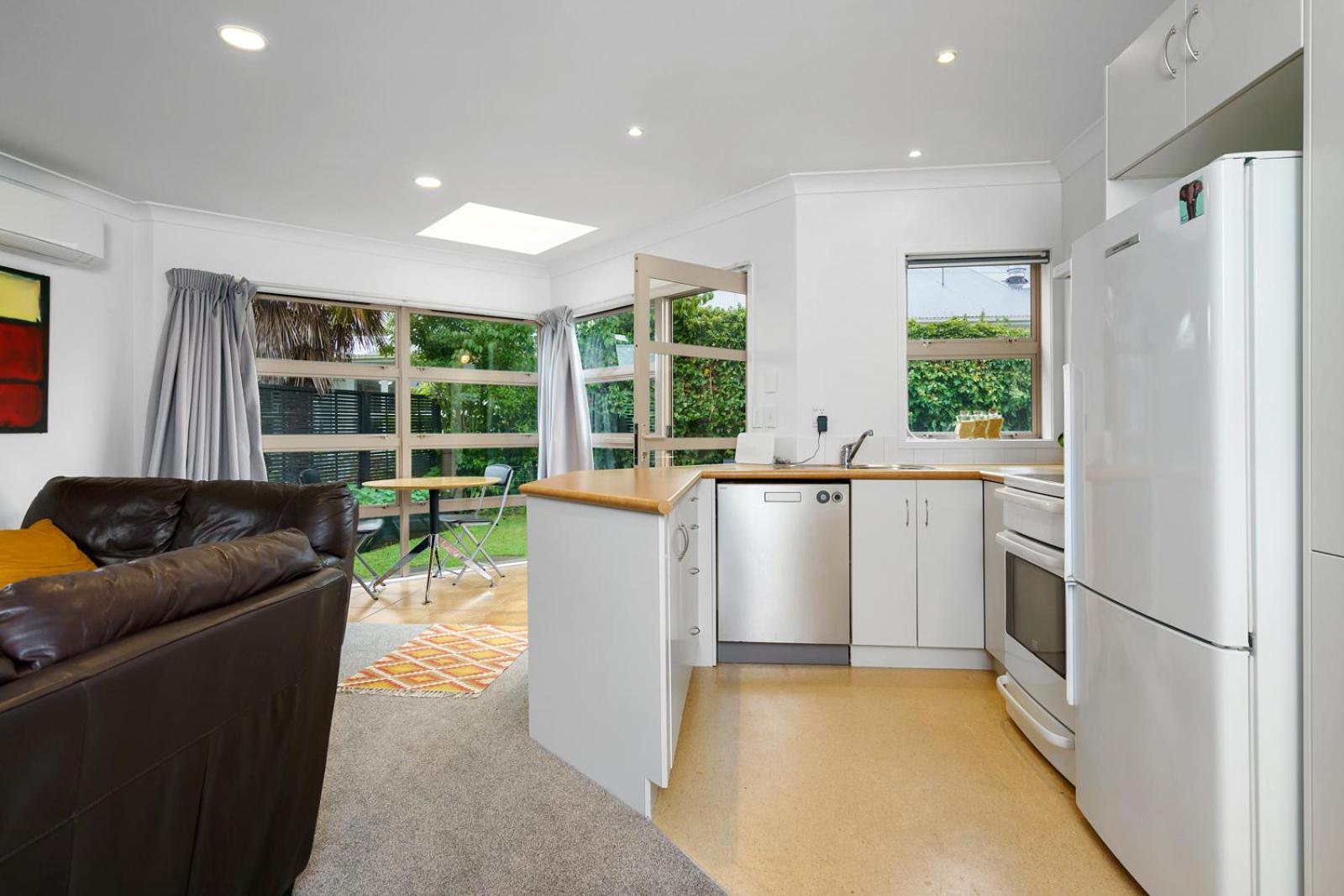 Sunny, Quiet, 2-Bedroom Unit In Fabulous Location! Cambridge Buitenkant foto